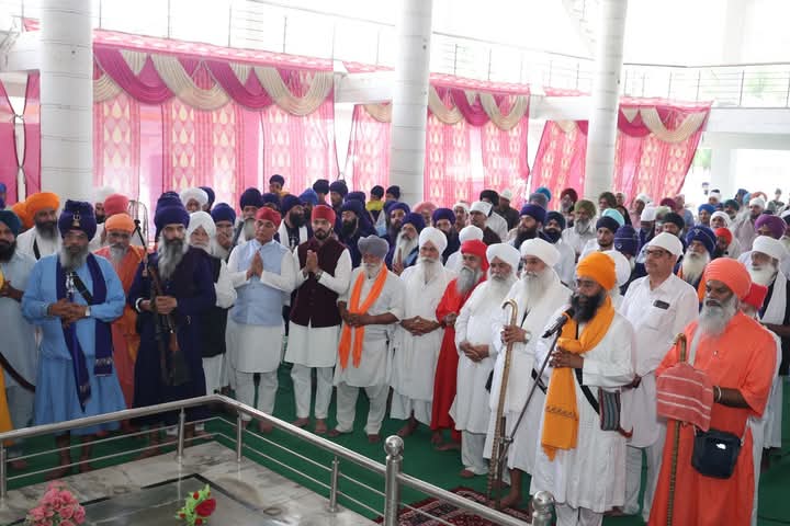 “War against drugs”; With the blessings of the entire Sant Samaj, the MLA prayed for the success of the war against drugs.